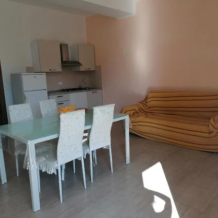 Casa Vacanze A 250Mt Dal Mare. Piano Terra Con Giardino E Parcheggio Auto Privato