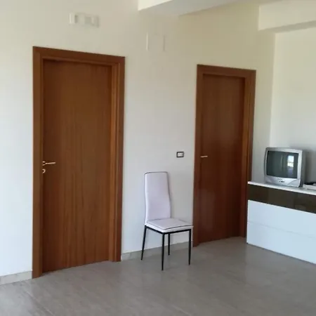 Casa Vacanze A 250Mt Dal Mare. Piano Terra Con Giardino E Parcheggio Auto Privato * Cariati